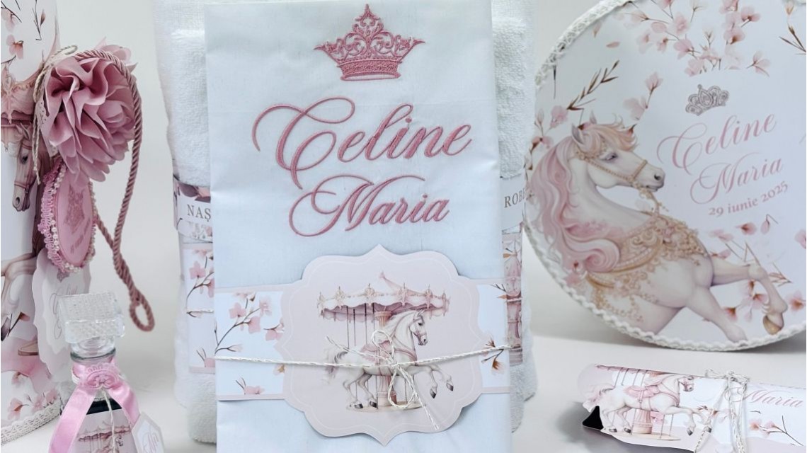 Trusou botez carusel cu cai roz pal si flori pastelate Pink Carousel 19